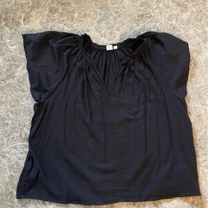 The Gap women’s black short sleeve popover black v neck blouse